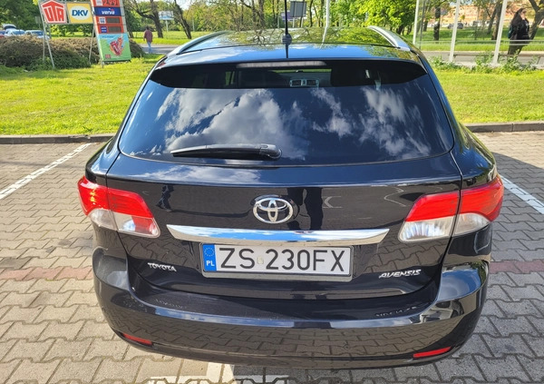 Toyota Avensis cena 27500 przebieg: 219500, rok produkcji 2012 z Szczecin małe 46